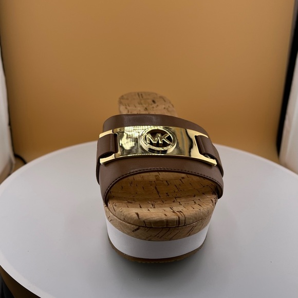 Michael Kors Women's Warren Platform Sandals. Open Toe, Leather - Picture 11 of 15